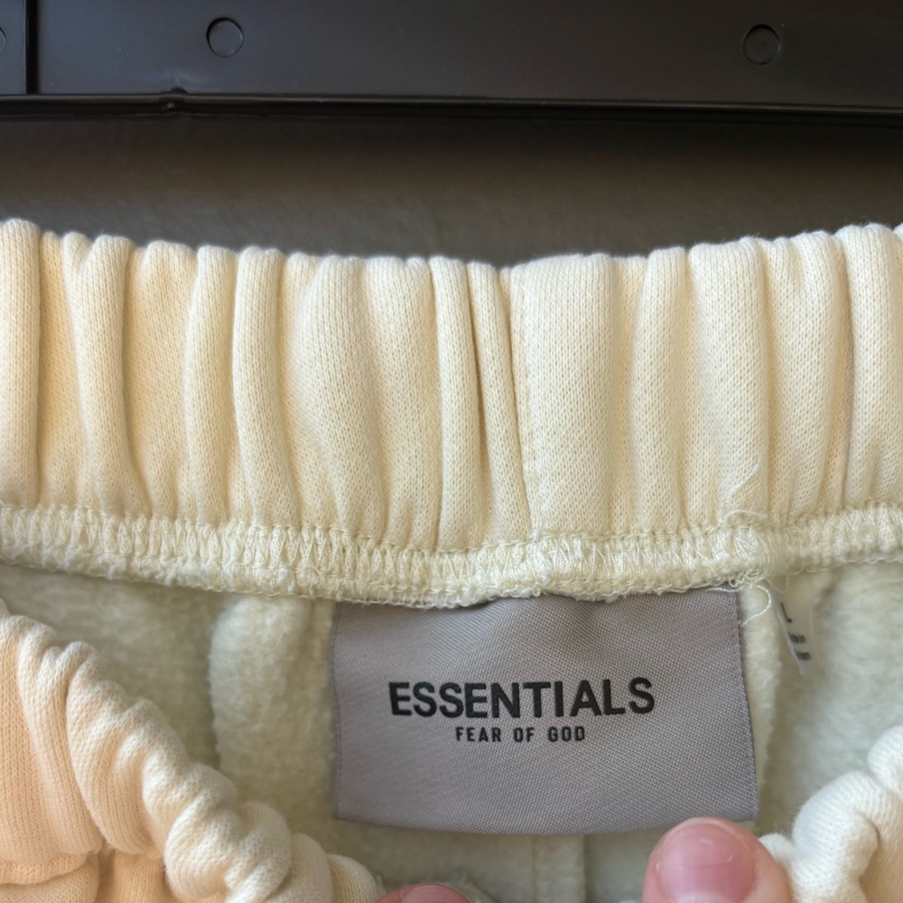 Essentials Sweatpants | L - Picture 11 of 12